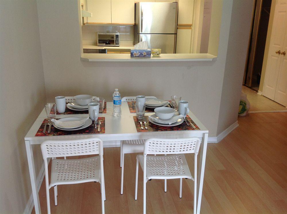 Oxford Furnished Apartments, Миссиссага Экстерьер фото
