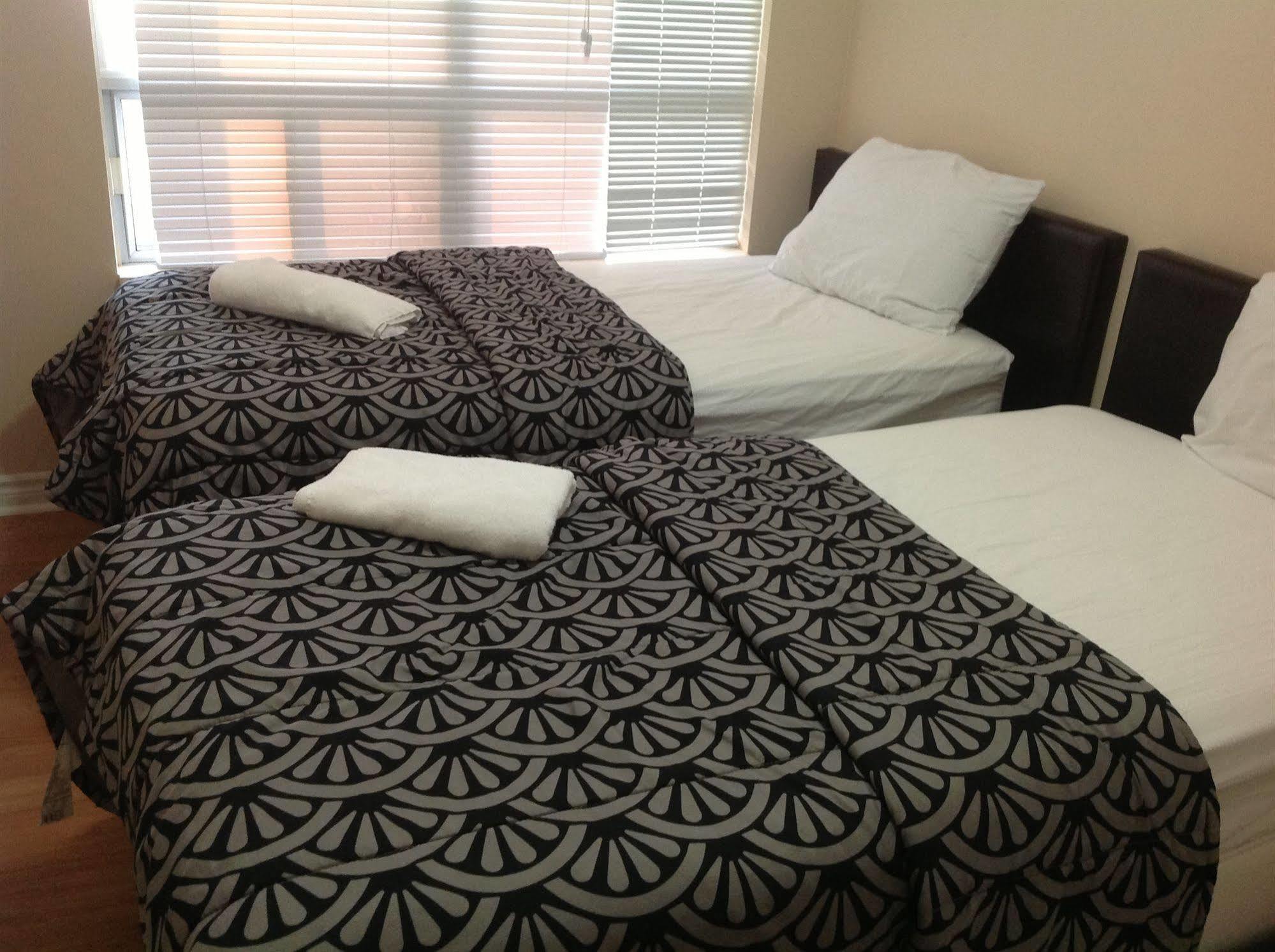 Oxford Furnished Apartments, Миссиссага Экстерьер фото